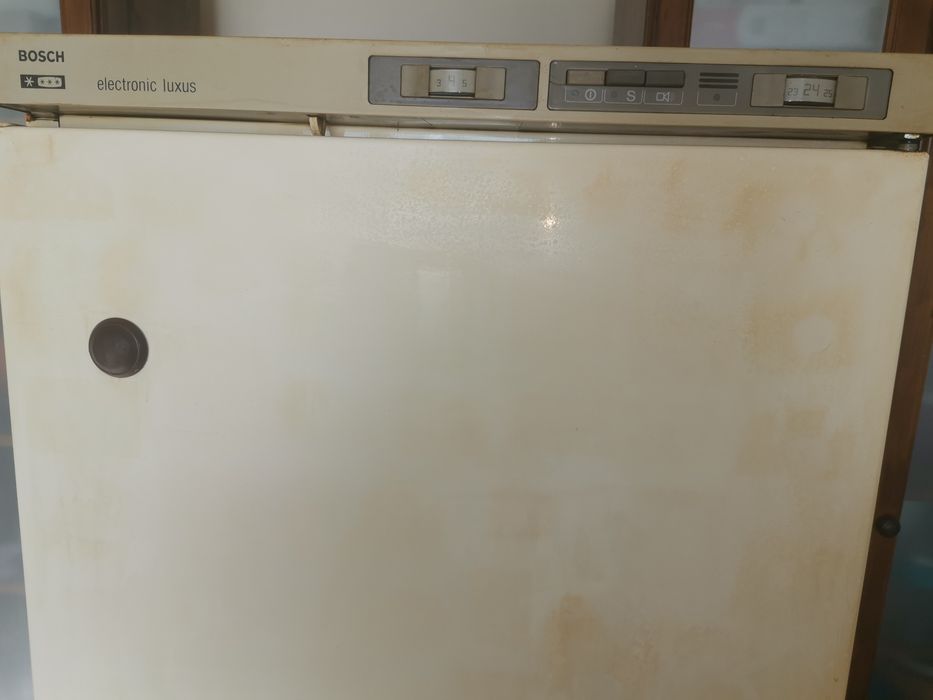 Хладилник Bosch.