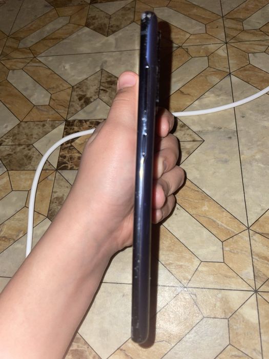 Samsung S20FE продам