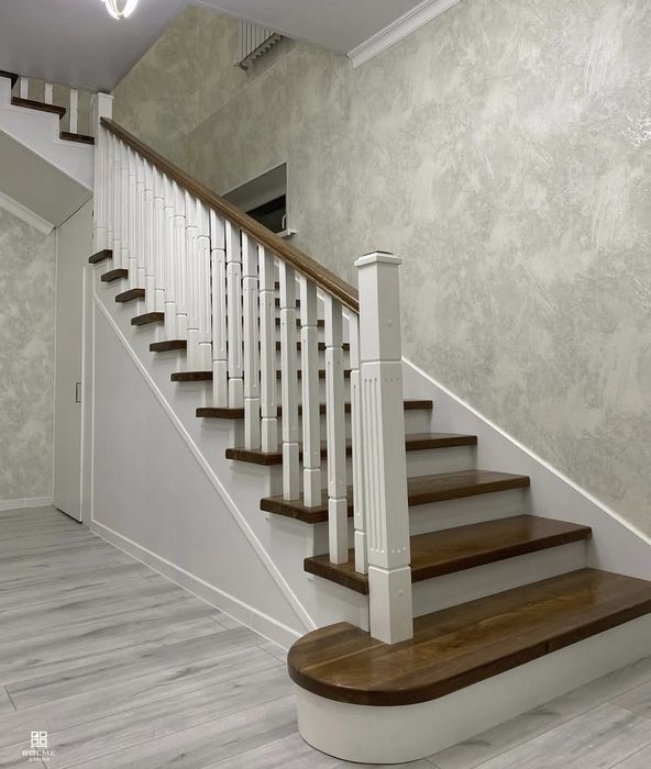 Лестница  перила  ступенки балясин