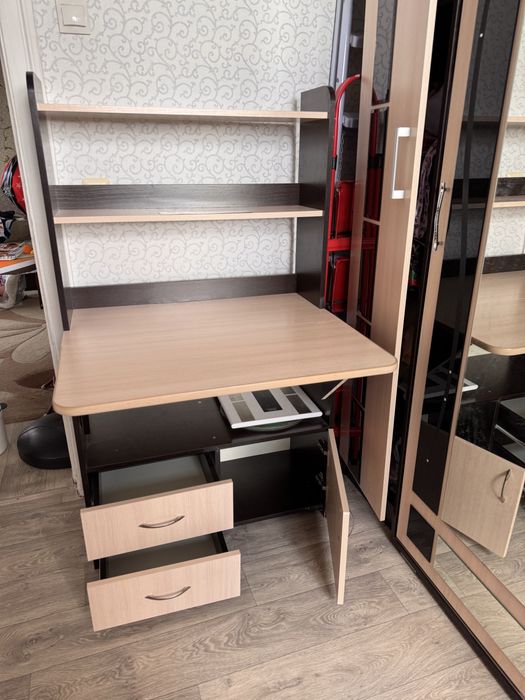 Продам школьный стол