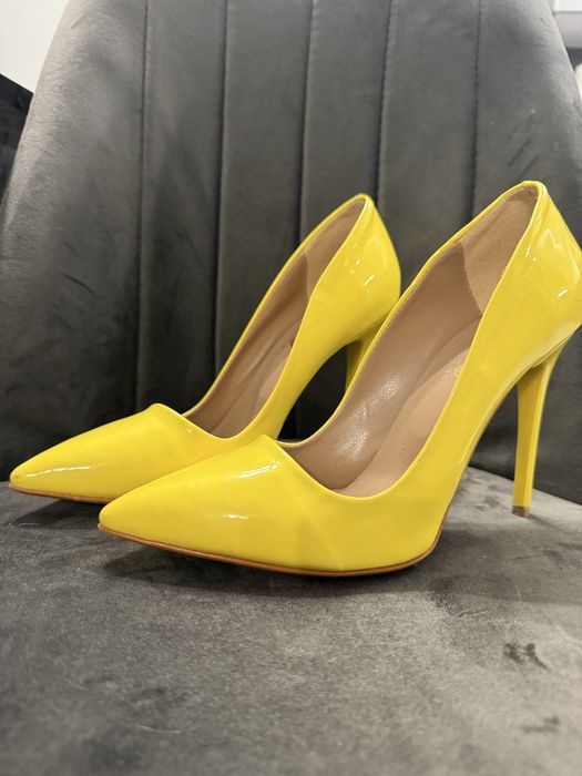 Обувки на висок ток