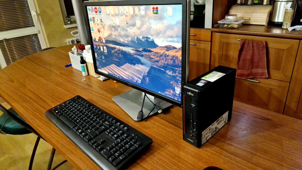 FUJITSU Q558 Core i3, 8100 3600 Mhz , 8GB DDR4 , 256 SSD , WINDOWS 11