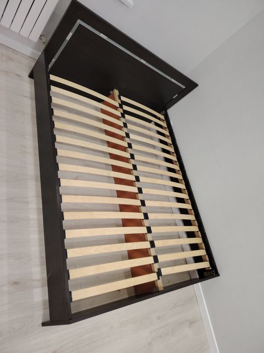 Кровать без матраса срочно