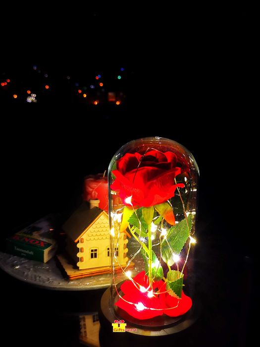 Вечна , неувяхваща роза в стъкленица (светеща) - подарък за жена