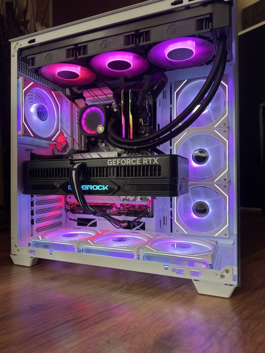 Геймърски компютър/ I7 13700K/Водно/32GB/RTX 5080/2TB SSD