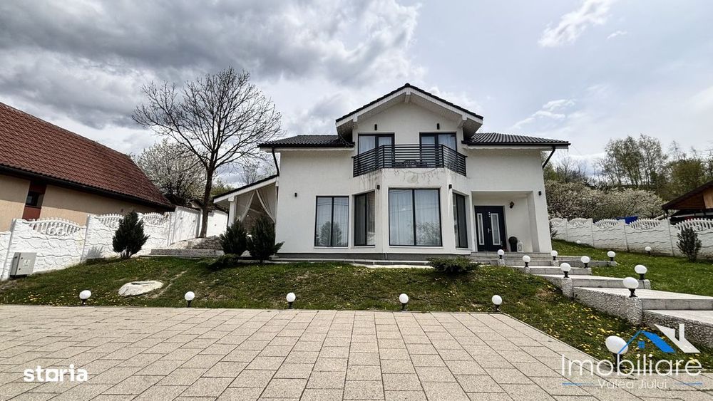 Casa / Pensiune exclusivista - Petrila (Bratianu) | 4 camere cu baie