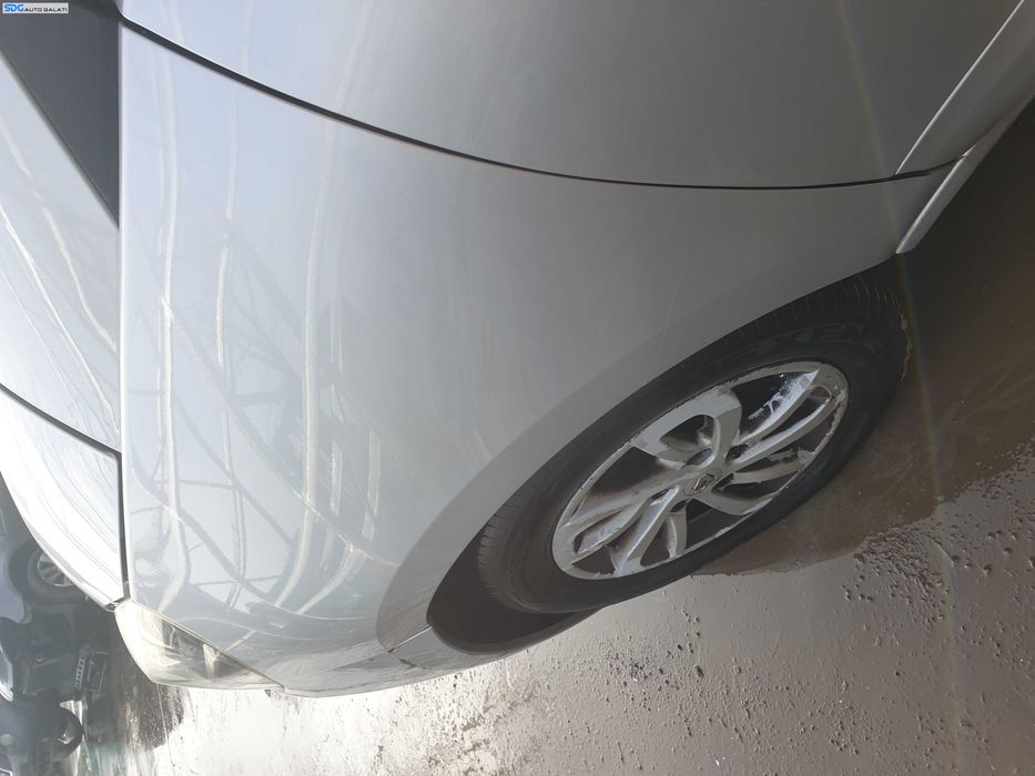 Aripa Stanga Fata cu Imperfectiune Renault Scenic 3 FL Facelift 2012 - 2016 Culoare TED69 Gris Platine / Platinum Silver [Q0326]