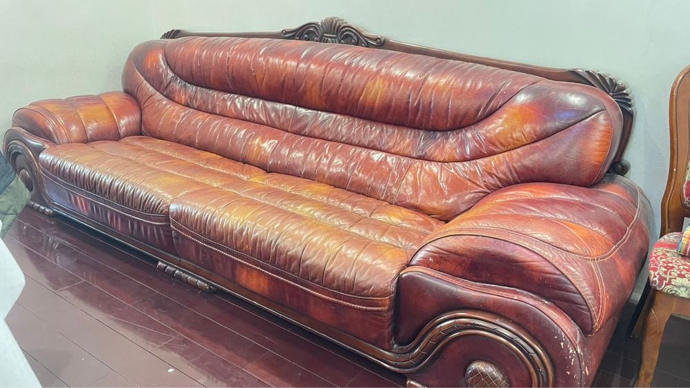 Кожаный диван - тройка