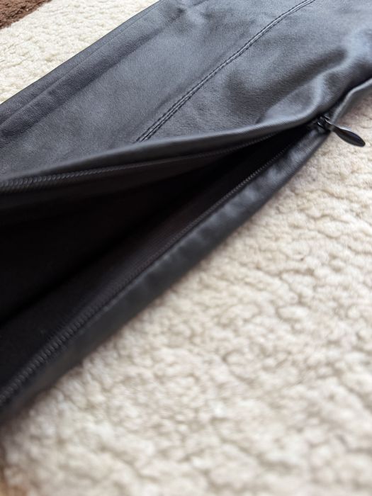 Pantaloni din piele