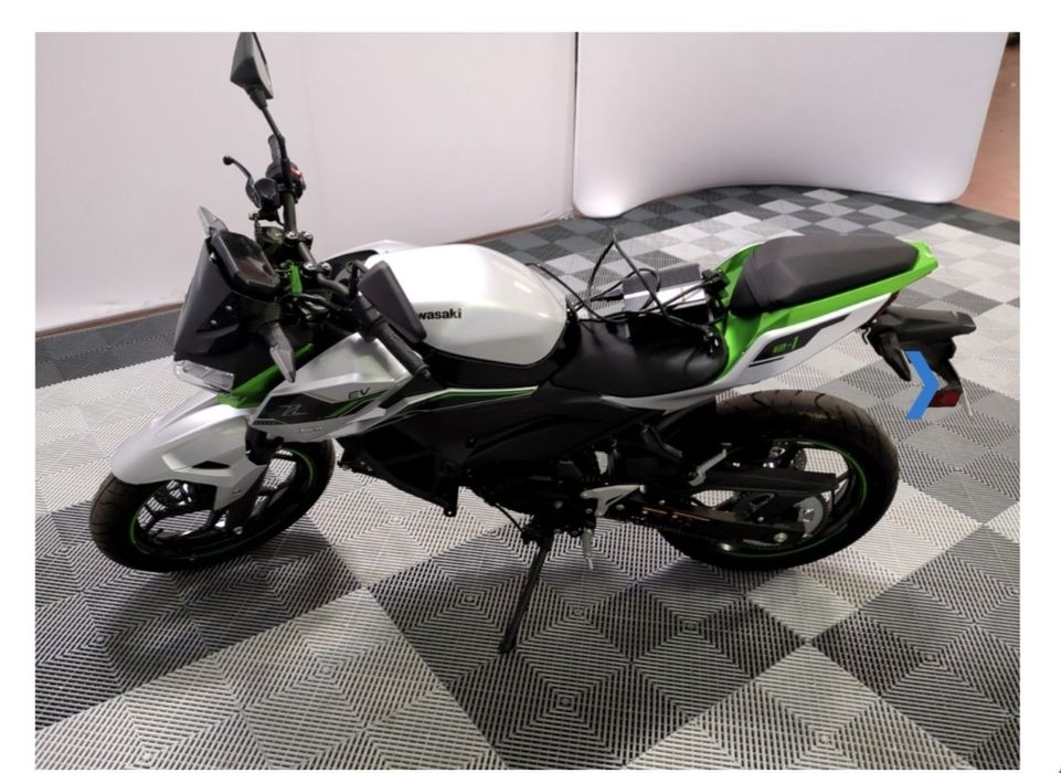 Kavasaki Z E-1 Electric  nou 2025 se conduce cu B