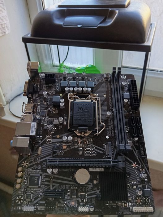 Материнская плата Gigabyte