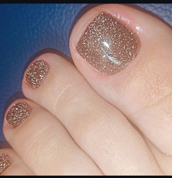 Маникюр на дому.