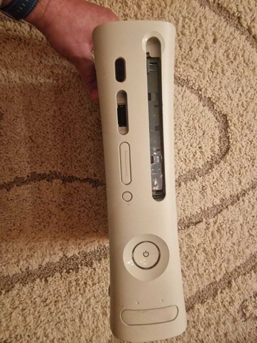 Xbox 360 modat Gta V, Fifa 19, 23 jocuri incluse