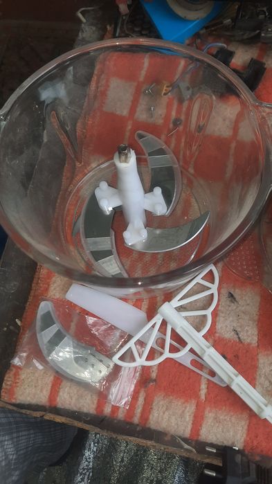 ЧОПЕР. янги. 5 литрли сотилади.Захира 4 та пичоқлари бор.