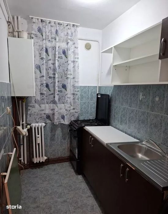 Apartament 2 cam  Podu ros ( vizavi  de liceul Racovita)