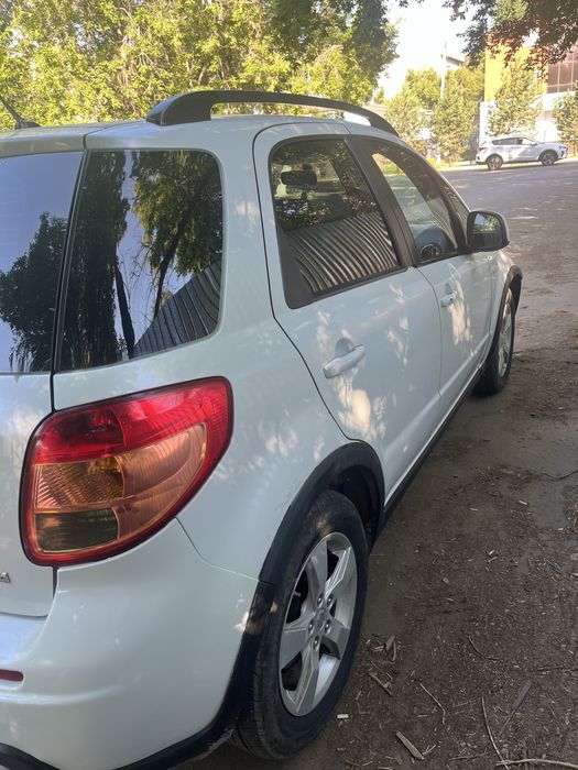 Продам Сузуки sx4 2010