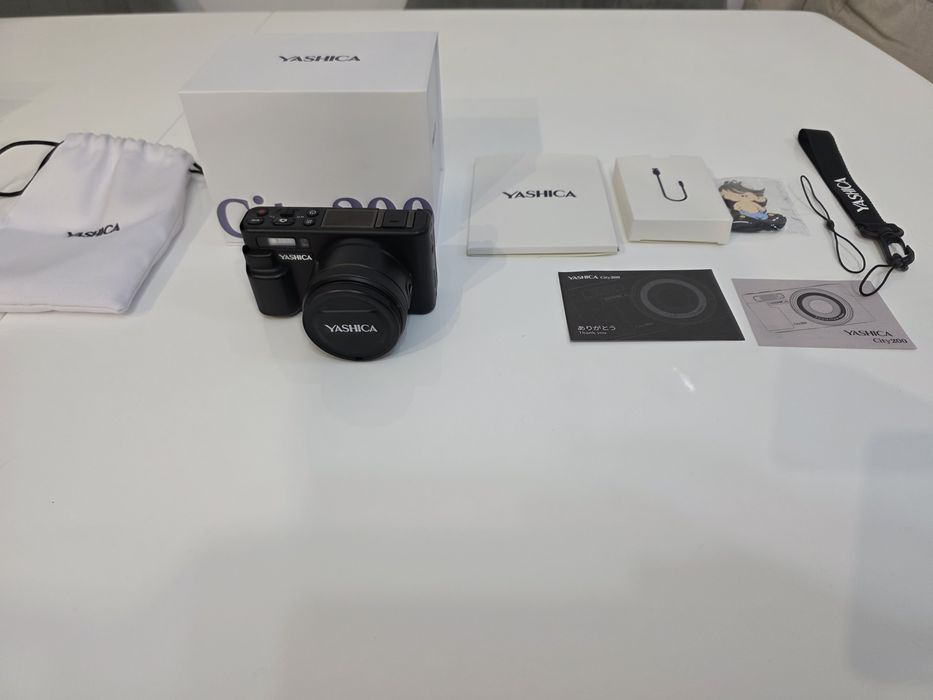 Компактен фотоапарат Yashica city 200