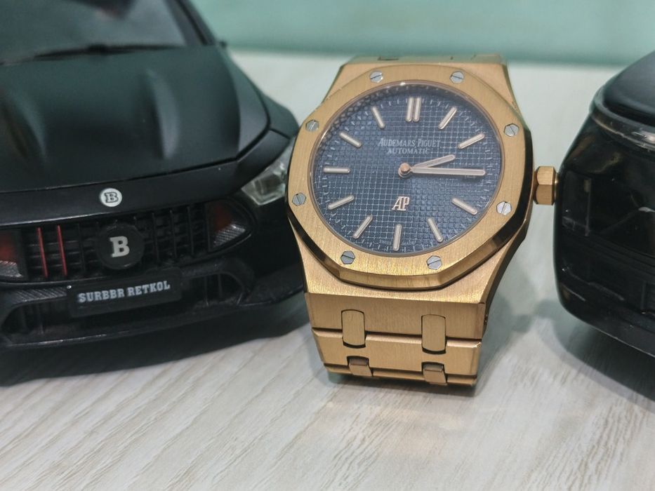 Soat yangi deyarli taqilmagan qirilgan chizilgan joylari yoʻq