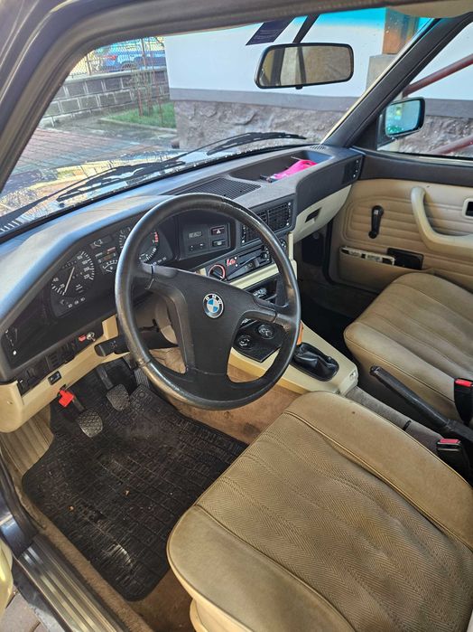 Retromobil BMW 520 I / E28 1983