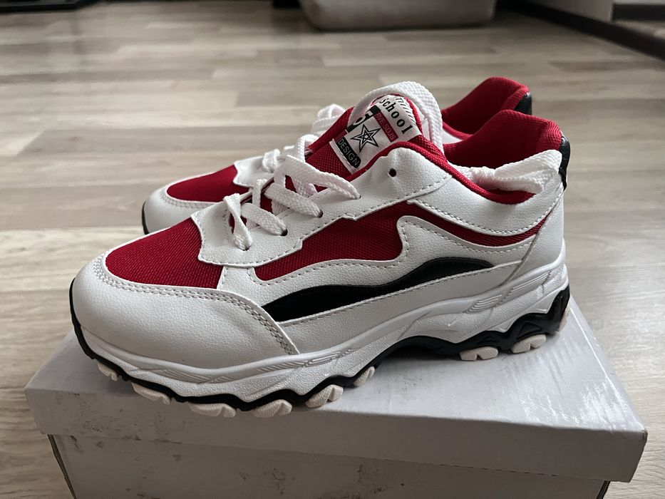 Кроссовки новые, удобные