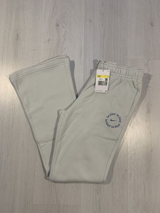 НОВО (Дамско) Nike Flared Tech Fleece анцуг долнище sweatpants XS S M