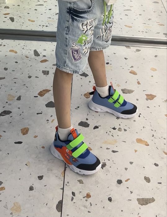 Кроссовки детские светящиеся