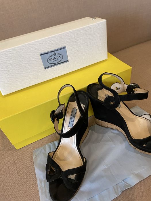 Prada босоножки 25000