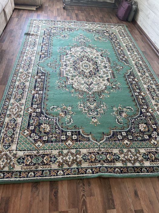 Ковер б/у в хорошем состоянии