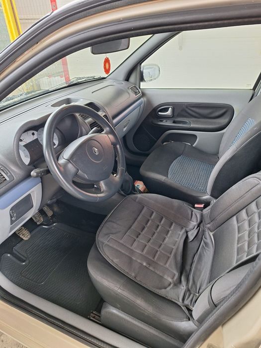 Vând Clio simbol