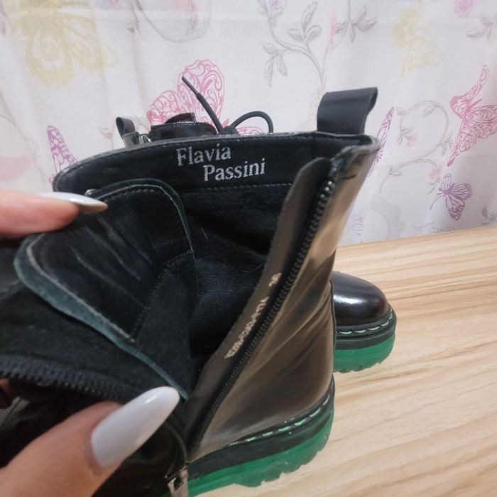 Bocanci negri Flavia Passini, marimea 37