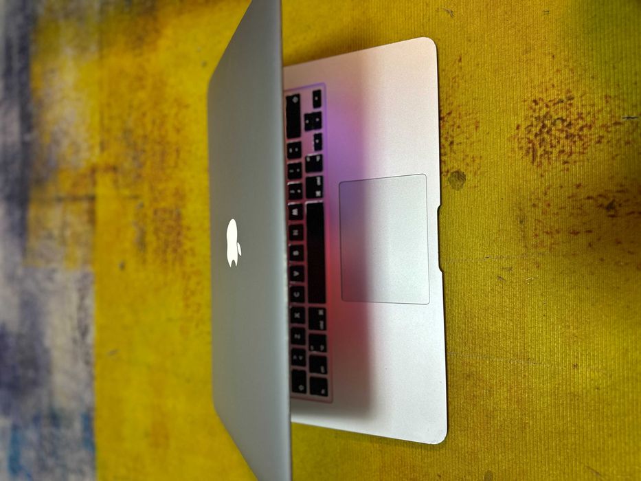 Apple Macbook 2013, big sur, 932 cicluri, i5 , 4gb, ssd 128