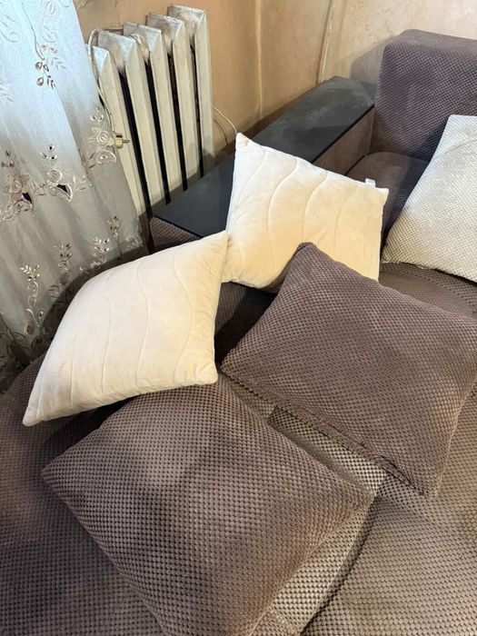 Кафяв неразтегателен ъглов диван