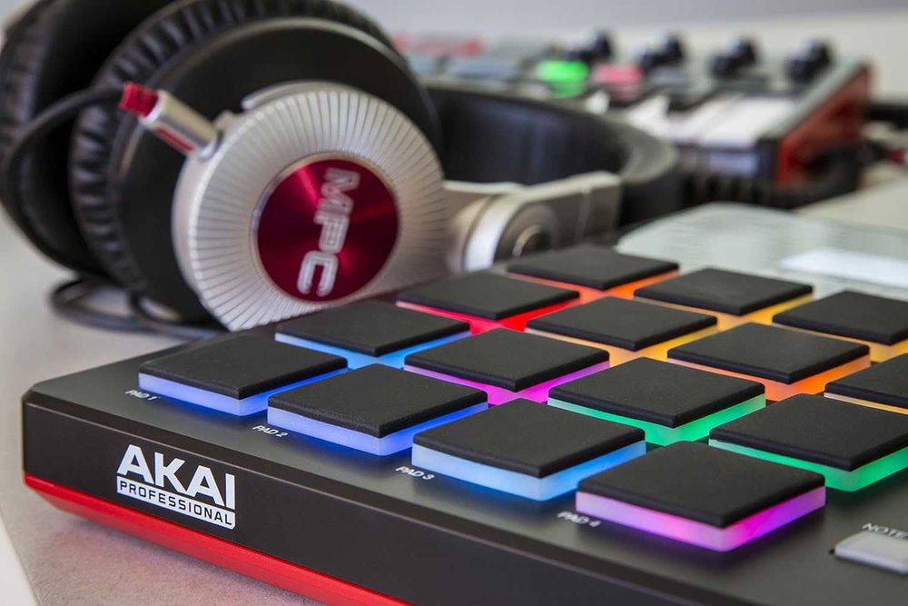 Akai mpd232 сэмплер для создания битов музыки  midi контроллер