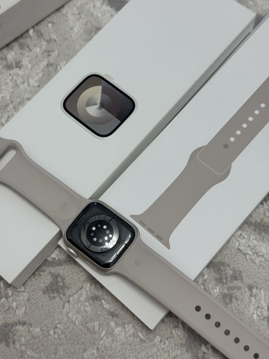 Apple Watch / series 9 / 41 mm / aluminium ceramic case