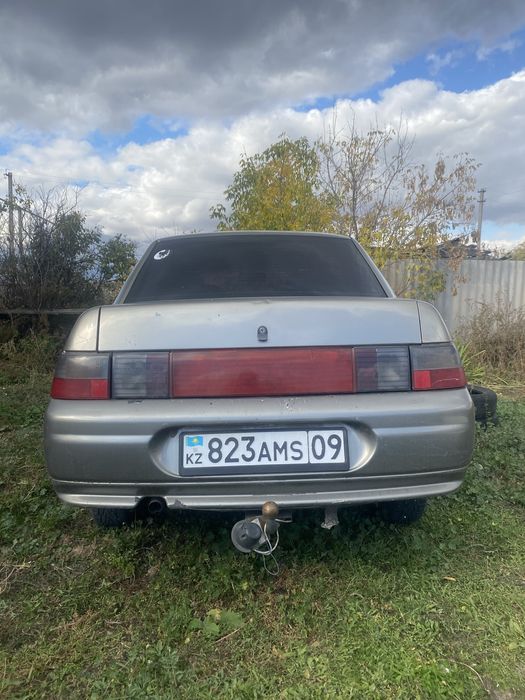 ………машина ваз 2110.