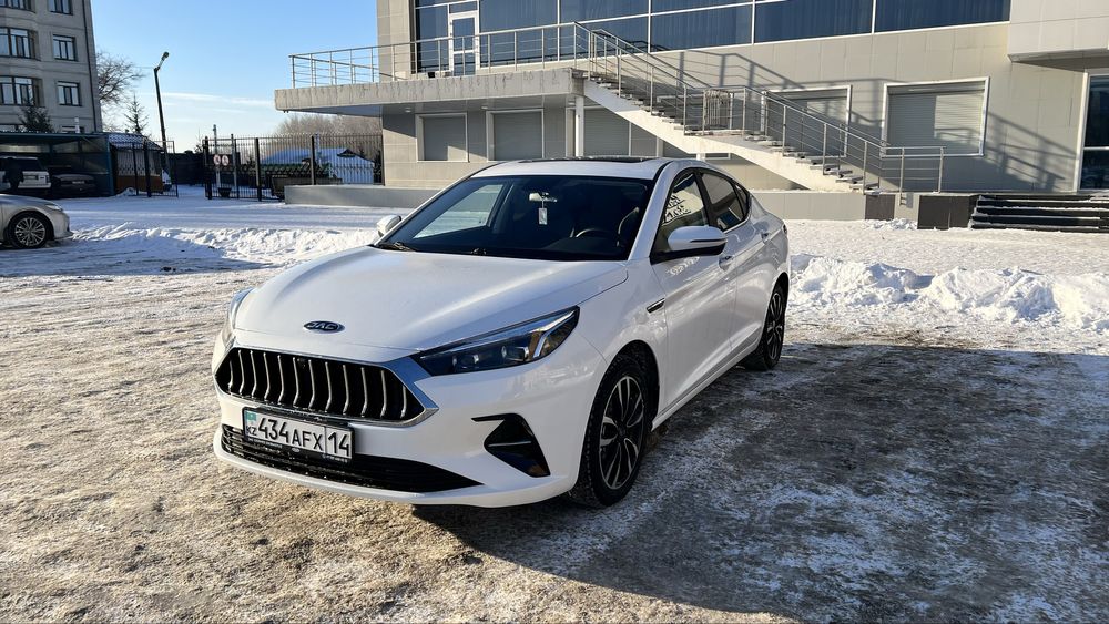 Автомобиль JAC J7