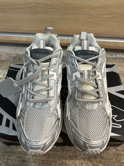 Vând Off-White “Be Right Back”