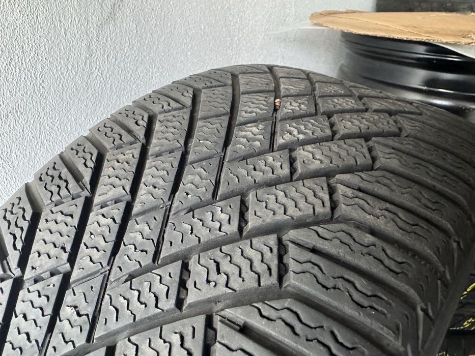 Гуми 225/45/18 зимни Continetal