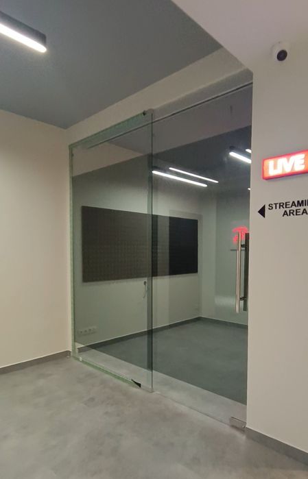 Стеклянные раздвижной витражи перегородки перила ограждения душевые ка