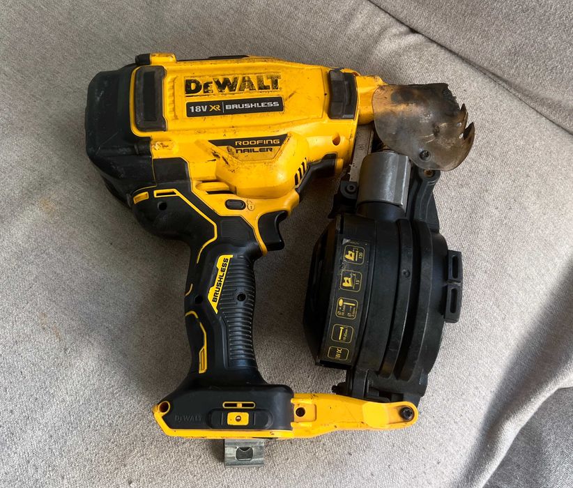 Pistol cuie acoperis DeWalt DCN45RN 18V XR Brushless