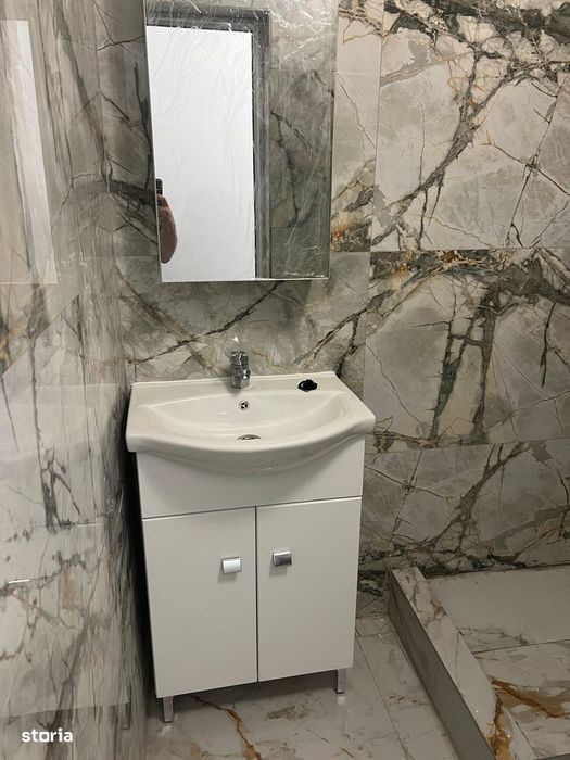 Vand Apartament Cu 2 Camere
