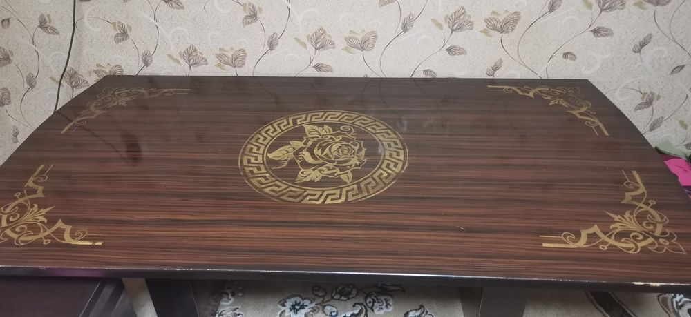 Стол в гостинную