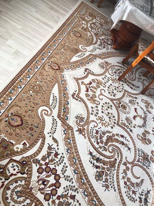 Продам ковер в хорошем состоянии