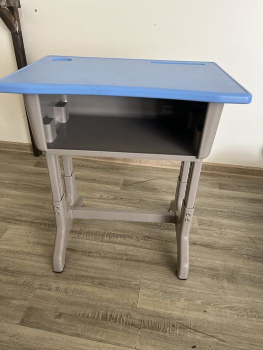 Детская парта с полкой