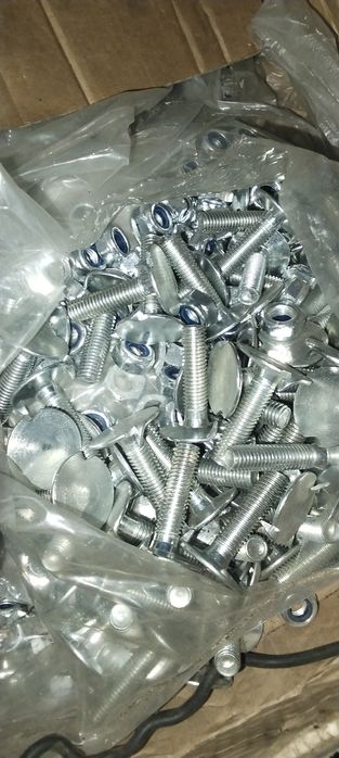 Продам нарыльные болты М8 м10
