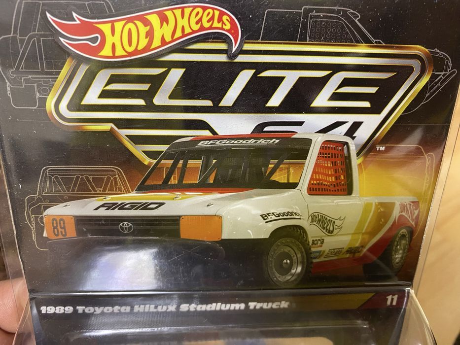 Hot Wheels Elite 64 Toyota Hilux 1989 macheta auto scara 1:64