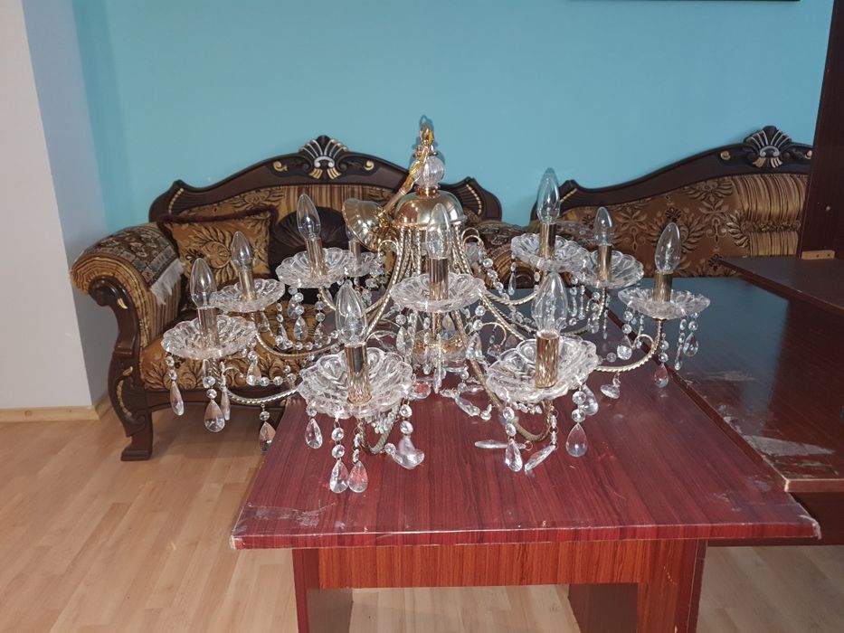 Продам люстру 12 лампочек