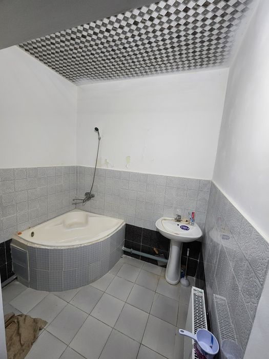 Uy o'zimniki!!!  7qavatli liftli domning 4-qavatida joylashgan 101m2