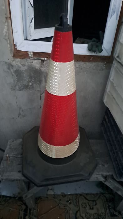 Дорожный конус конус
