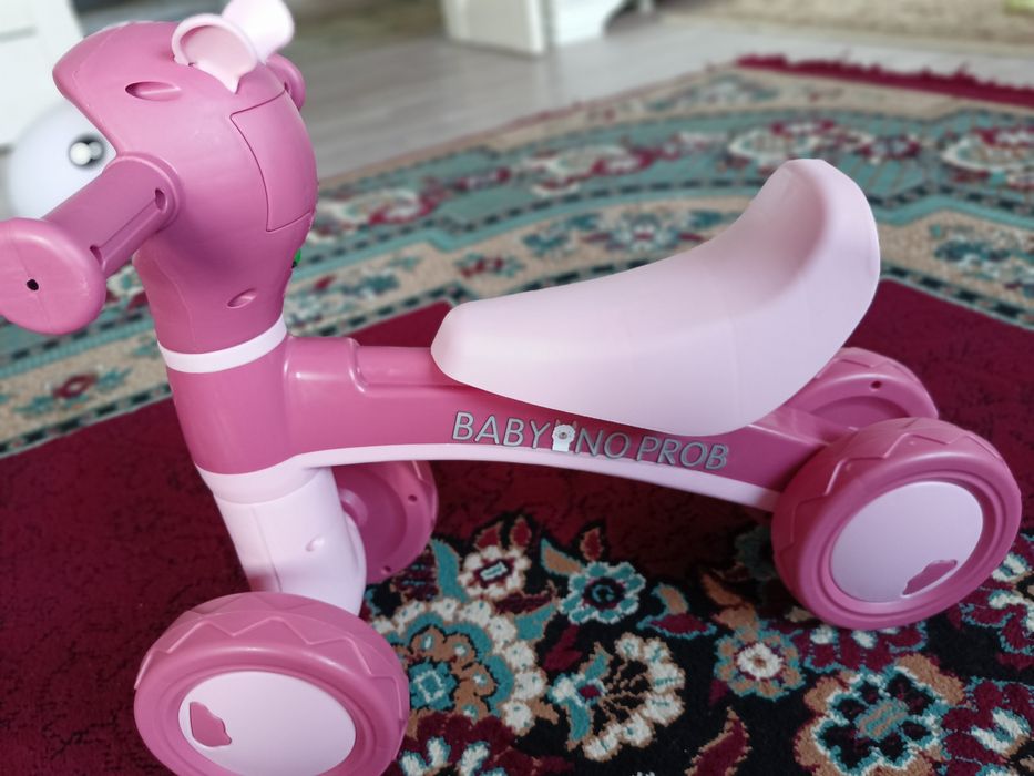 Продам беговел толокар